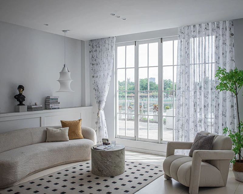 Doli FabricWindow Skjár með Golden-Center Peony Print